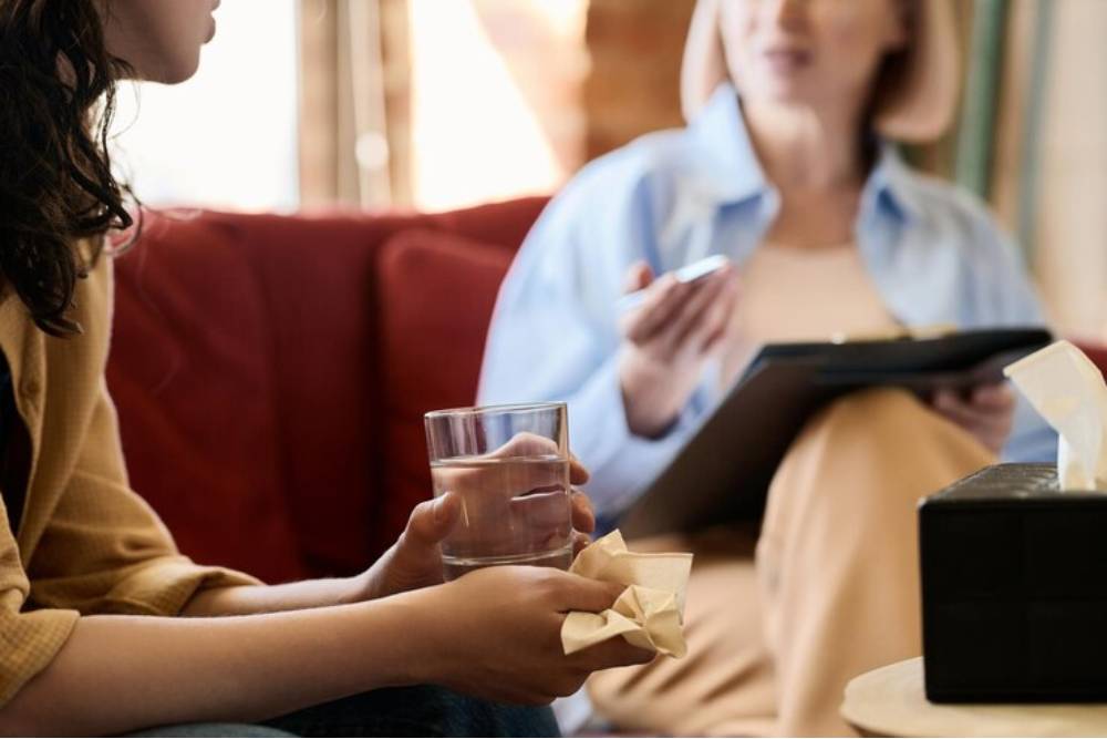 A person receives emotional support during a private counseling session as part of Alcohol Rehab in Columbus Ohio, focusing on healing and sobriety.