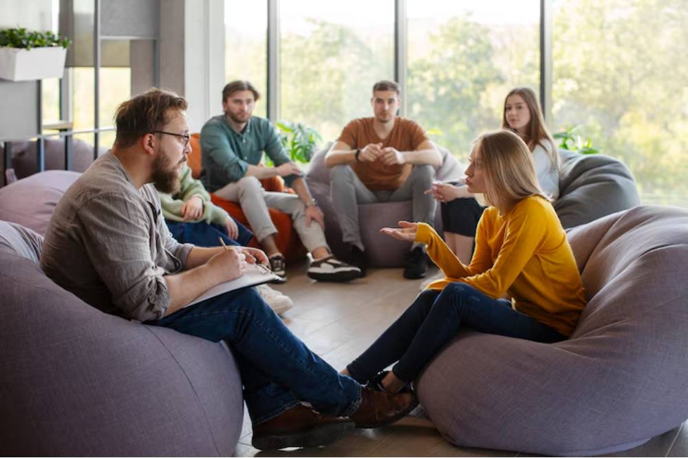 A support group session taking place in a modern facility, part of an addiction aftercare program Columbus OH offers for long-term recovery.