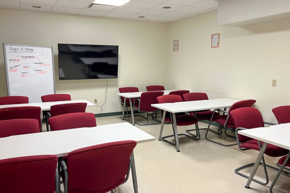 Classroom setup used for educational sessions during Fentanyl Addiction Treatment in Columbus OH, featuring a whiteboard on the stages of change.
