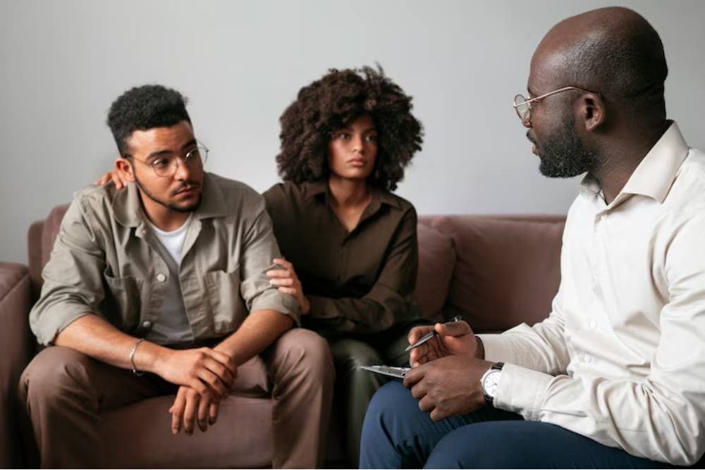 A couple speaking with a therapist during a counseling session, illustrating supportive cocaine addiction treatment in Columbus OH.